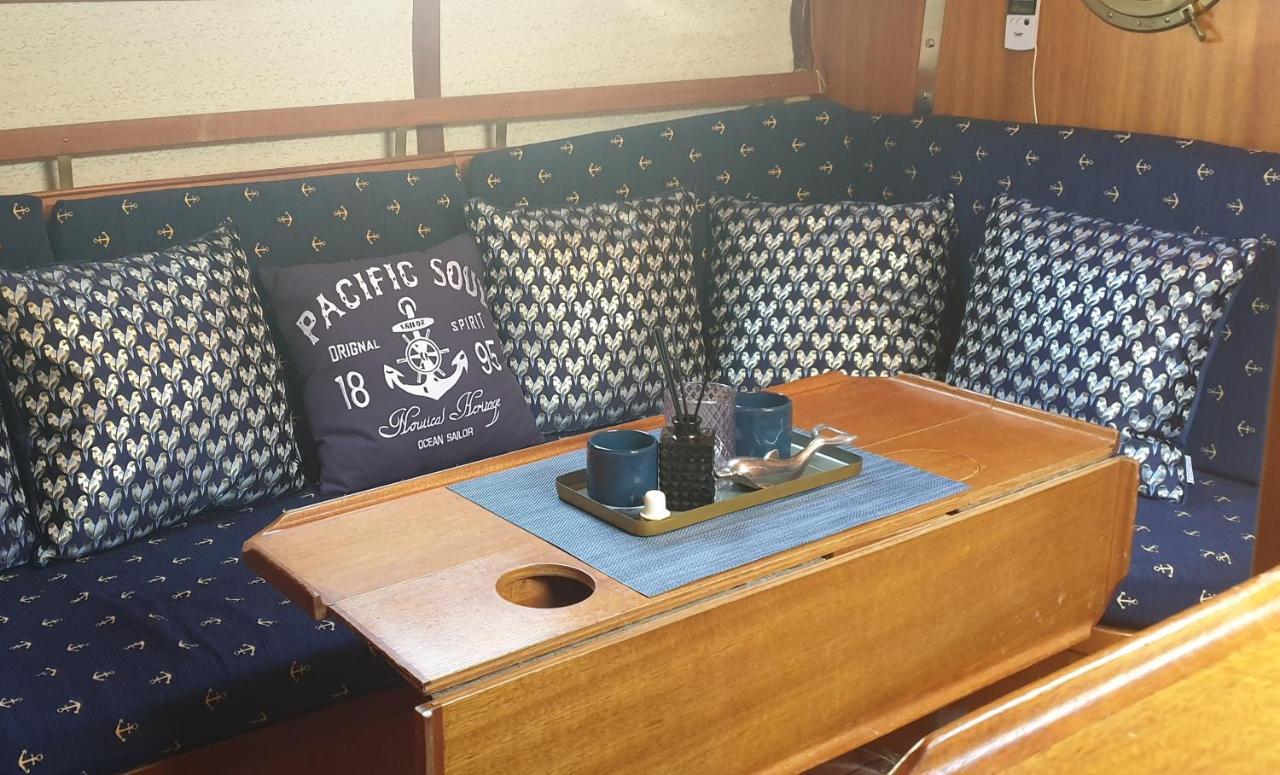 Sailboat Chanel كورلْشامن المظهر الخارجي الصورة